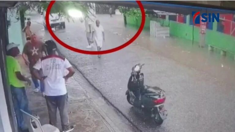 Milagro en San Cristóbal: rescatan con vida a niña de 13 años arrastrada por una alcantarilla en Lavapiés