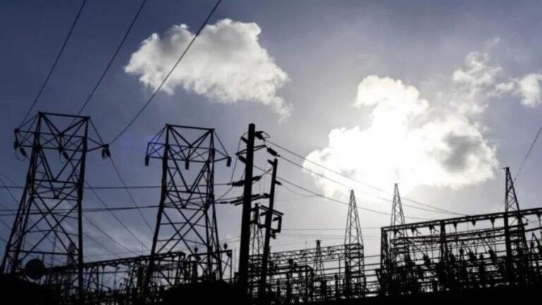 Venezuela denuncia "ataque terrorista" contra el sistema eléctrico en el centro del país