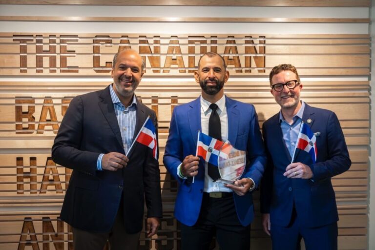 José Bautista es exaltado al Salón de la Fama del Béisbol de Canadá