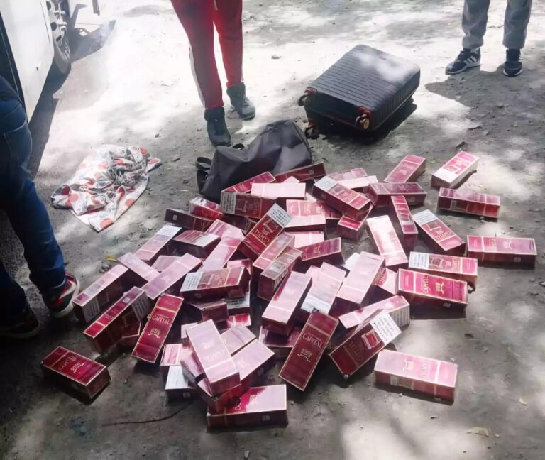 Pasajera de autobús fue detenida con contrabando de más de 13 mil cigarrillos en Santiago Rodríguez