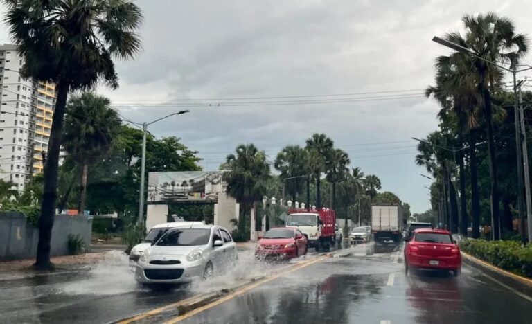 Aguaceros, tronadas y ráfagas de viento este lunes, informa Meteorología
