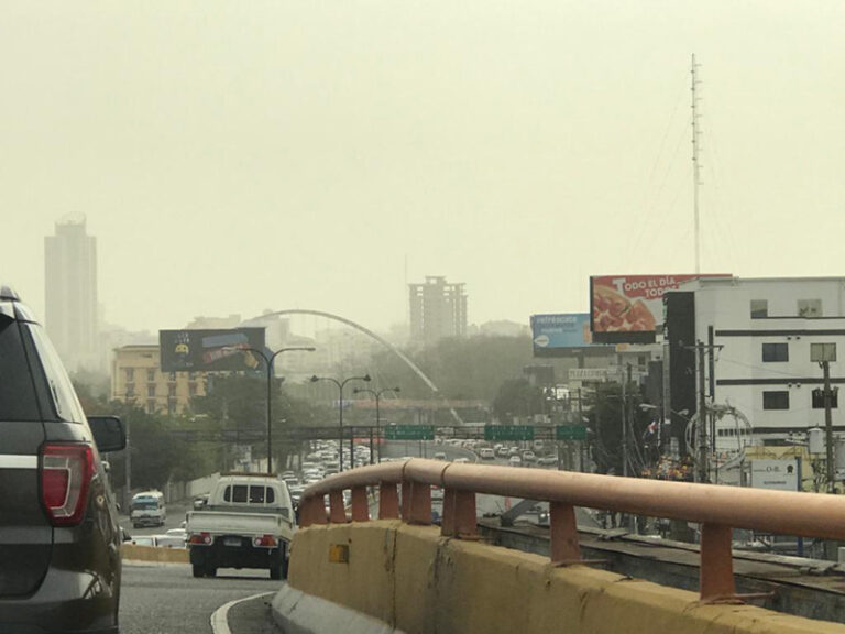 Polvo del Sahara mantendrá temperaturas calurosas este miércoles