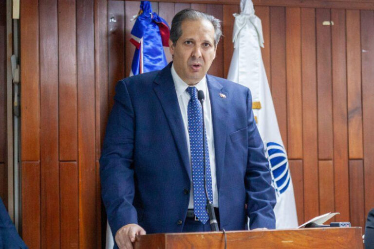 Ministro de Salud afirma están reforzando la vigilancia epidemiológica ante variante de la Covid-19