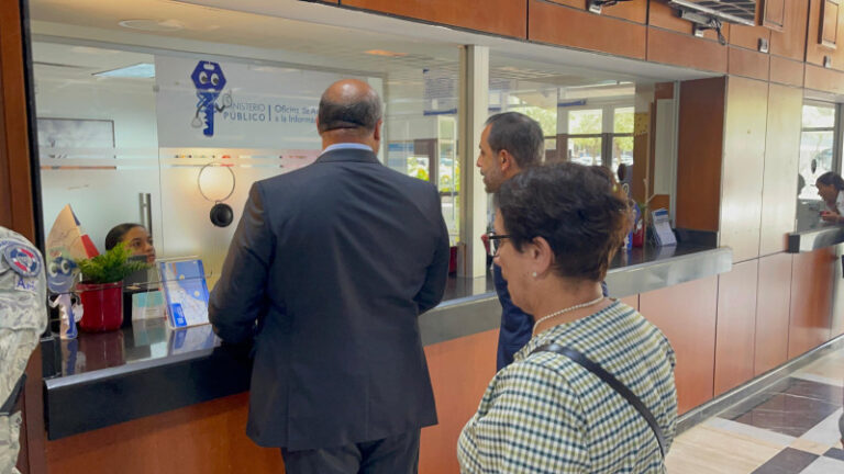 Jet Set: Antonio Espaillat se presenta a las instalaciones de la Procuraduría con su abogado
