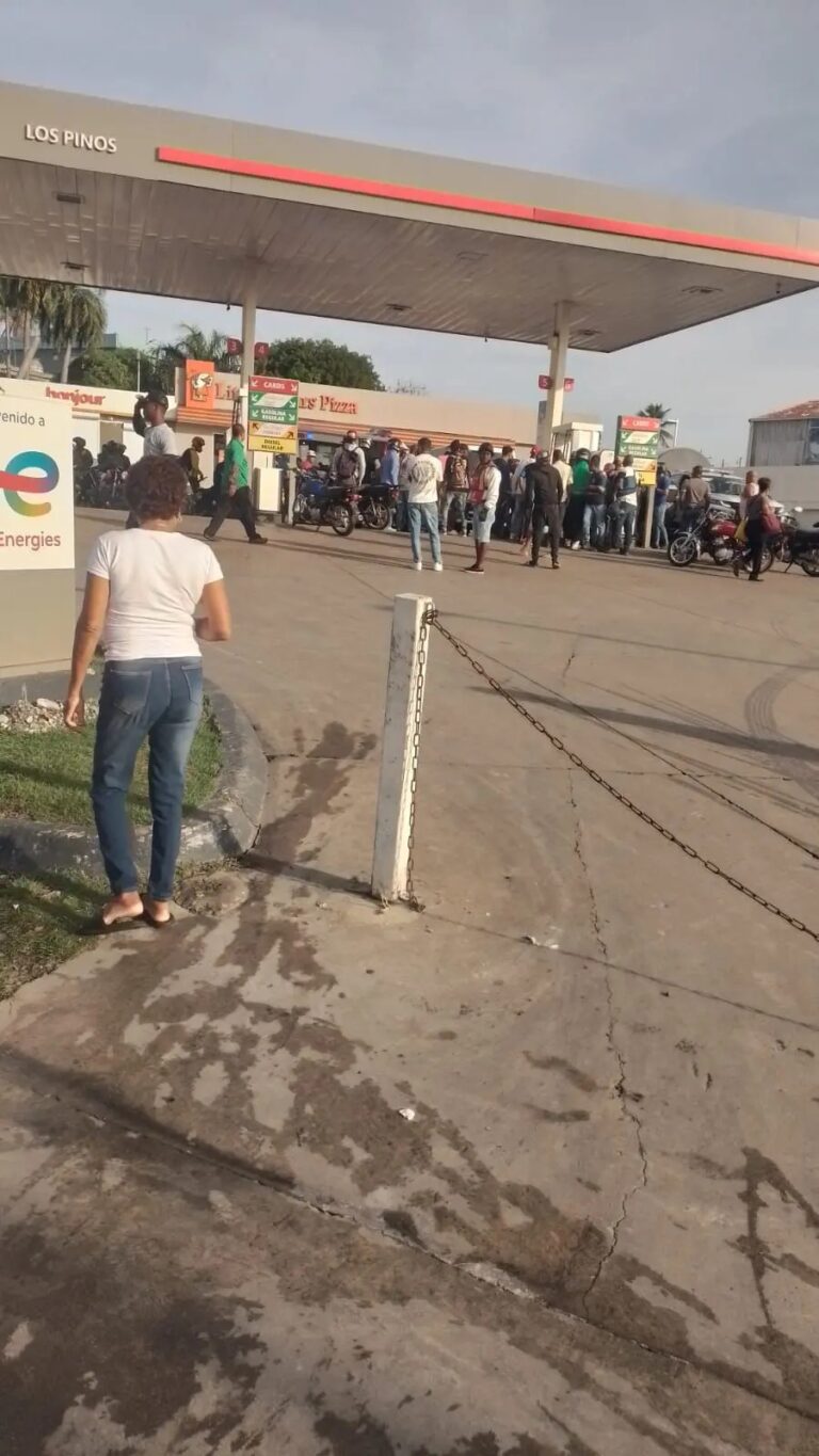 Civil y policía se dan muerte a tiros por turno en gasolinera en Santo Domingo Norte