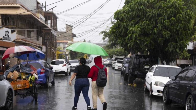 Onda tropical y vaguada generarán aguaceros la tarde de este sábado en varias provincias