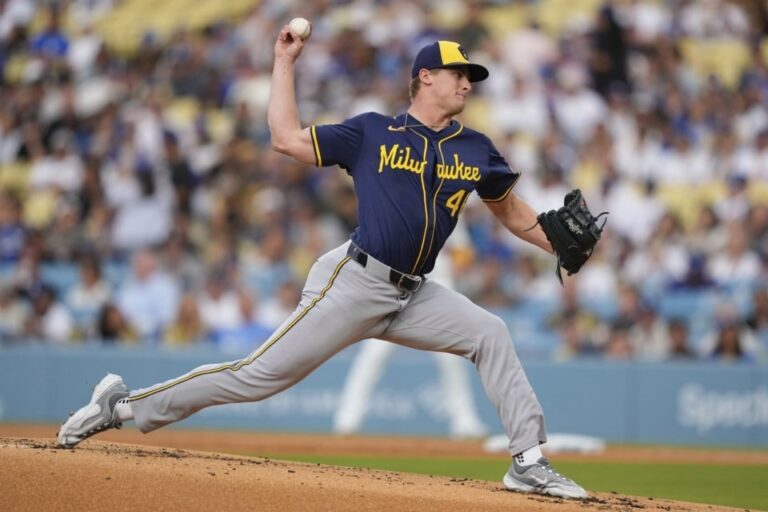 Priester domina con 10 ponches y Cerveceros blanquean a Dodgers para sumar octava victoria seguida