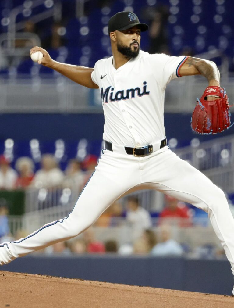 Alcántara poncha nueve en victoria Marlins ante SL
