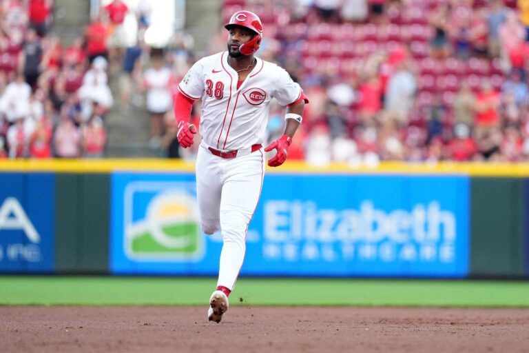 Miguel Andújar pega grand slam y da triunfo a los Rojos