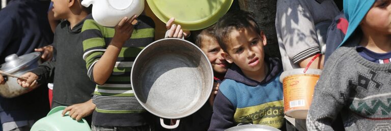 Los muertos por desnutrición en Gaza superan los 200; casi la mitad son niños