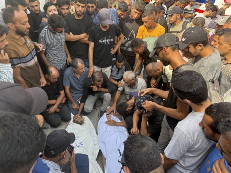 Israel mata a 95 gazatíes y hiere a más de 300 desde el viernes