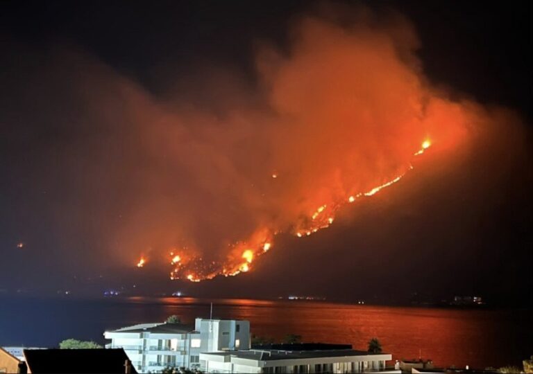 Dos muertos, decenas de hospitalizados y cientos de evacuados por incendios en Albania