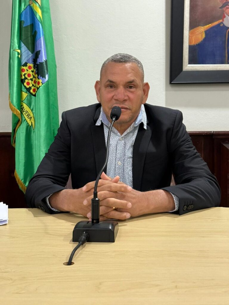 Regidor Yuli Peñaló presenta renuncia irrevocable del PRM en Jarabacoa