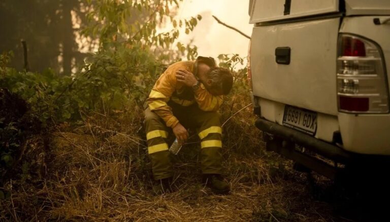 Un bombero muerto en León eleva a cuatro las víctimas mortales en España