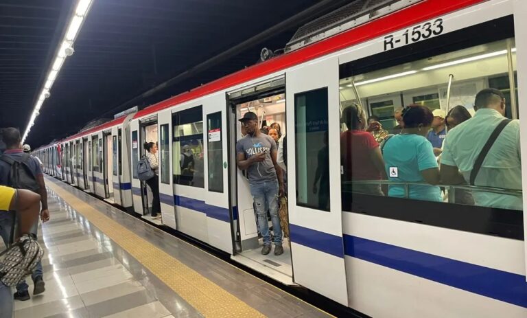 Pasajeros del Metro de Santo Domingo confían en que los viajes sean rápidos