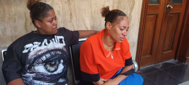 Fue madre a los 13 años, hoy llora a su hija de 7 asesinada por su tía