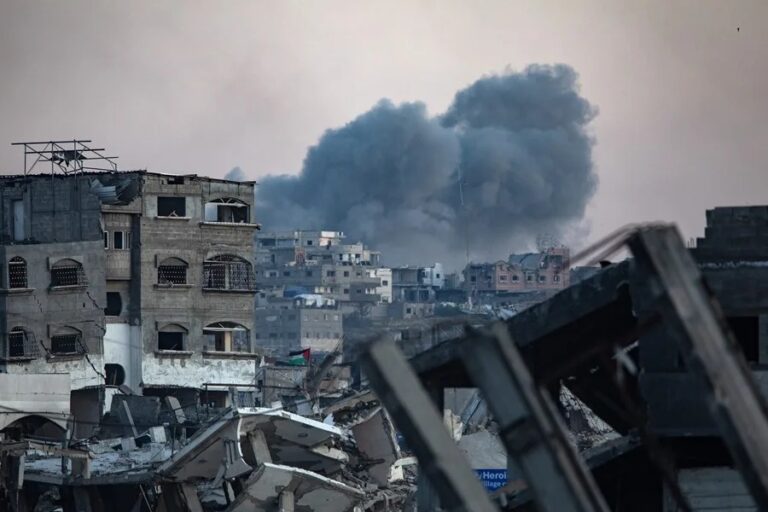 La ofensiva israelí en Gaza mató al menos 83 palestinos e hirió a 216 el miércoles