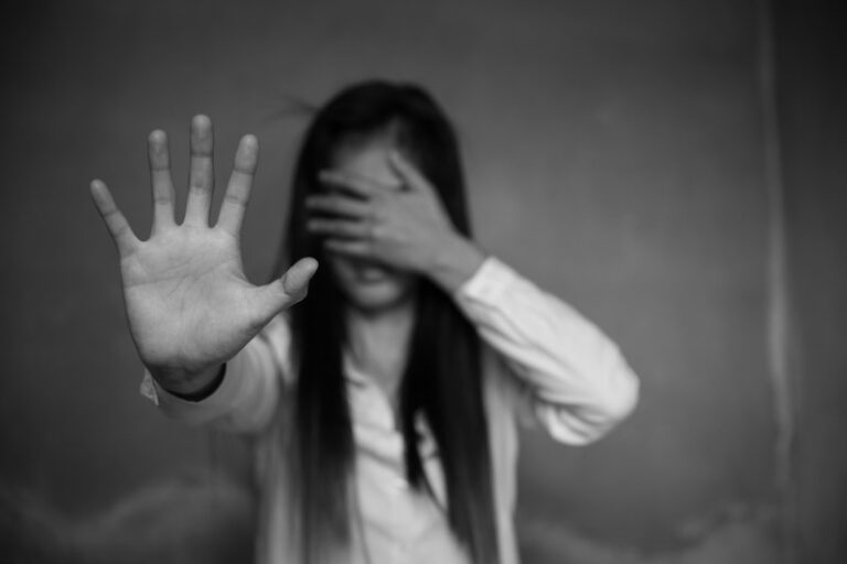 Cinco jóvenes acusados de violar adolescente en SFM; este lunes se le conoce medida de coerción