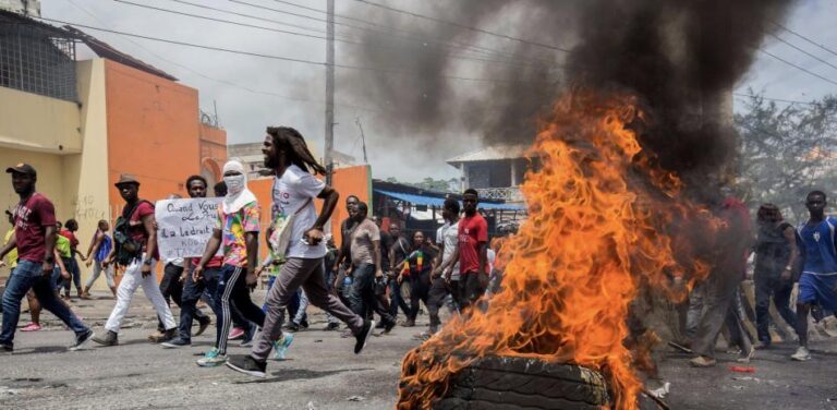 Bandas armadas asesinan al menos 42 personas en el norte de Puerto Príncipe