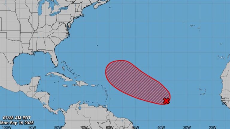 Vigilan onda tropical en el Atlántico que podría convertirse en depresión en esta semana