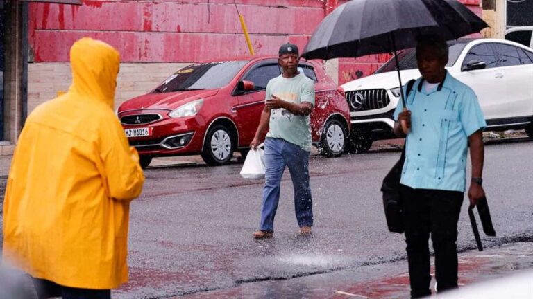 Fuertes lluvias afectarán gran parte del país por vaguada y una activa onda tropical