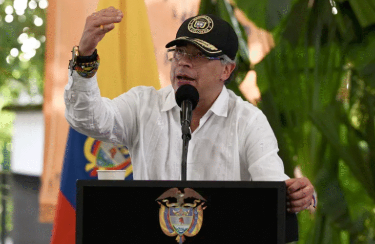 Colombia denuncia una amenaza de "invasión" de EEUU y llama a consultas a su embajador