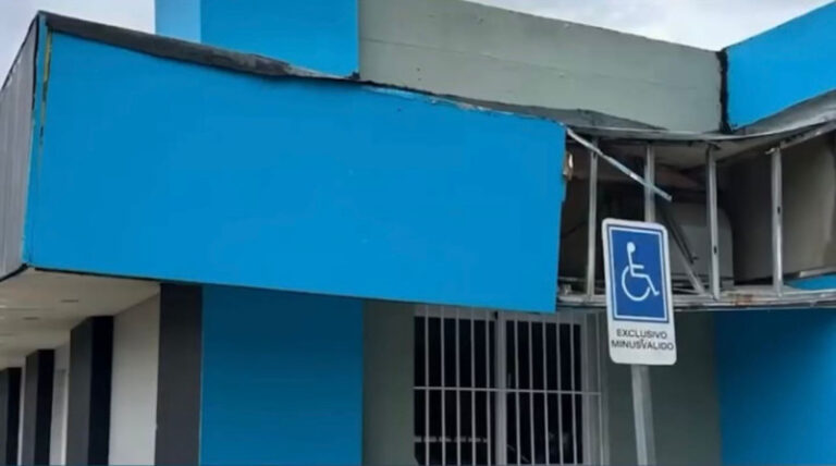 Lluvias por Melissa causan desplome parcial en hospital de Constanza