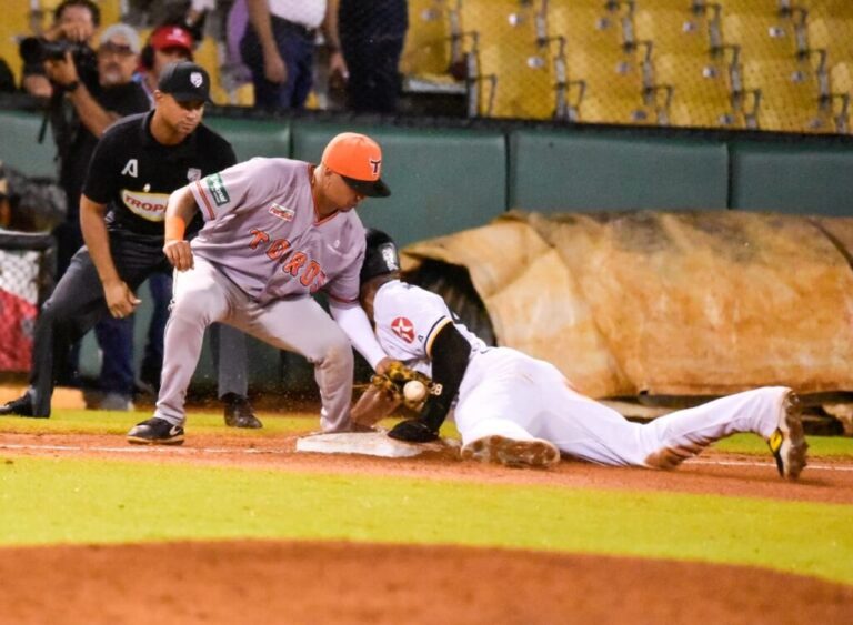 Toros del Este vencen en maratónico duelo a Águilas Cibaeñas 14-7 en Santiago