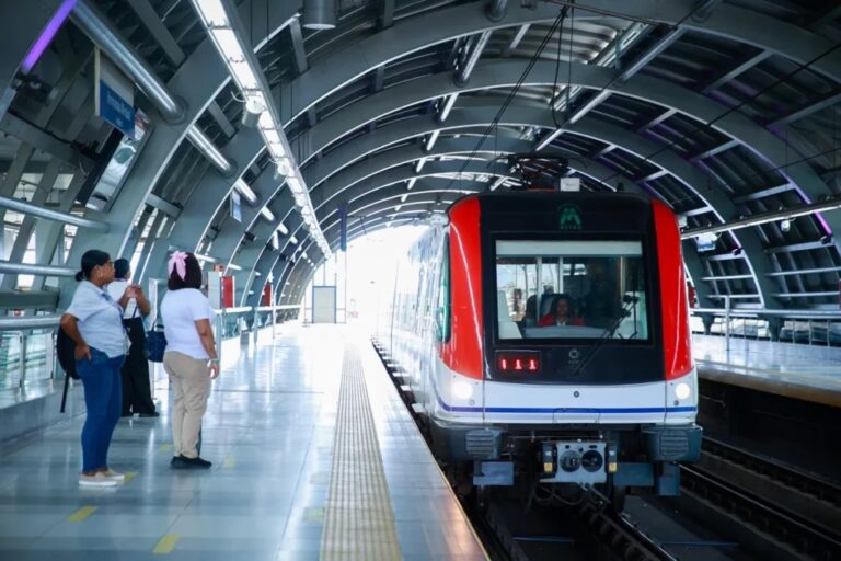 Avería en el Metro obliga a usar autobuses entre María Montez y Pedro Francisco Bonó