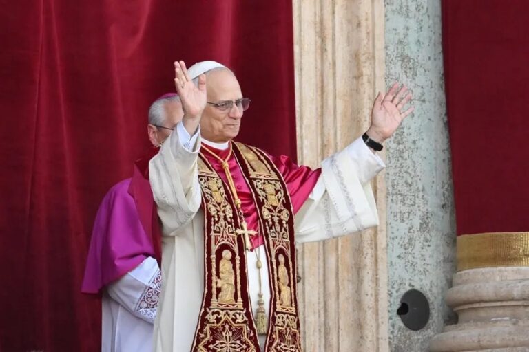 El papa pide promover el diálogo ante el clamor de guerra que resuena en Europa