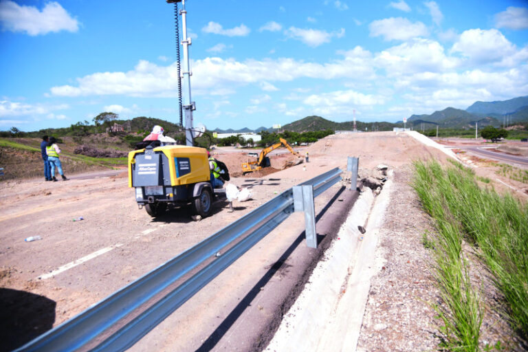 La Circunvalación de Baní colapsa a los dos meses de inaugurada