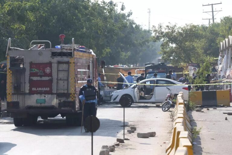 El Gobierno de Pakistán confirma atentado suicida y eleva a 12 el número de muertos