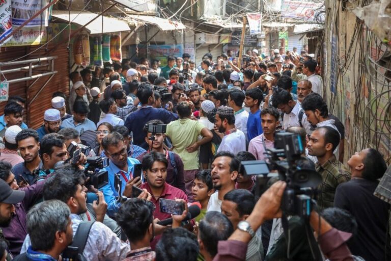 Al menos 5 muertos y más de 60 heridos por un terremoto de magnitud 5,5 en Bangladés