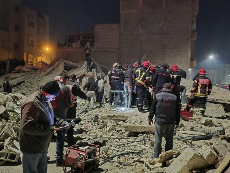 Suben a 22 los muertos por el derrumbe de dos edificios que Marruecos investiga