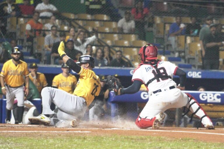 Leones del Escogido vencen 7-3 a las Águilas Cibaeñas en el Quisqueya
