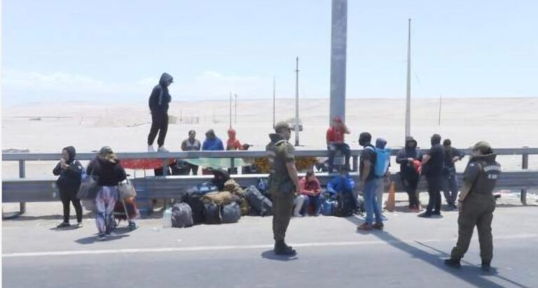 Indocumentados se dispersan en la frontera con Chile ante bloqueo peruano