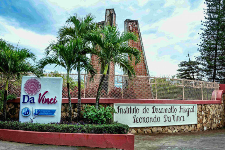 Colegio cierra de forma anticipada en medio de tensiones por muerte de Stephora