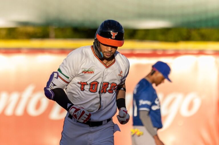 Toros triunfan y colocan al Licey en zona de peligro