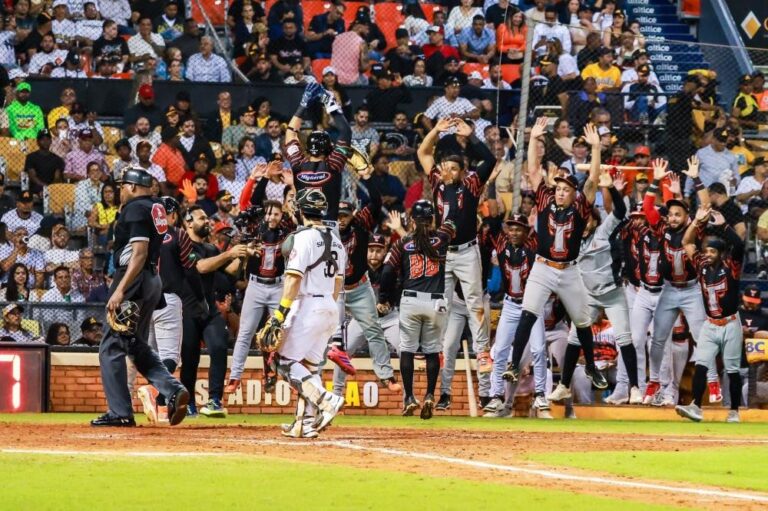 Liberato impulsa cuatro y Toros superan 7-6 a las Águilas en el Round Robin