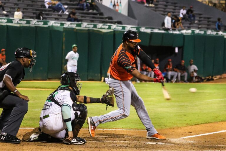 Eloy ayuda a ganar a Toros mientras busca regresar a las Grandes Liga