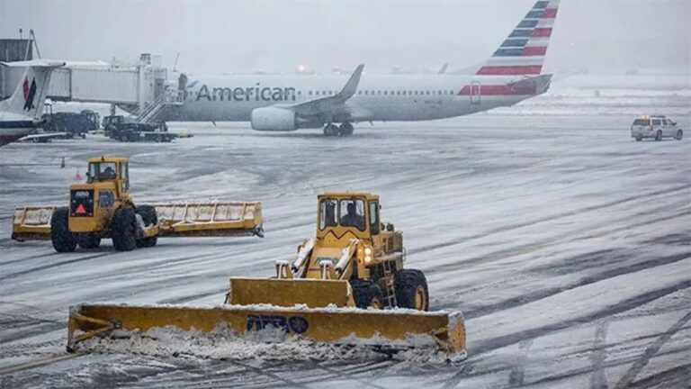 Más de 1,700 vuelos cancelados en el área de Nueva York por tormenta de nieve