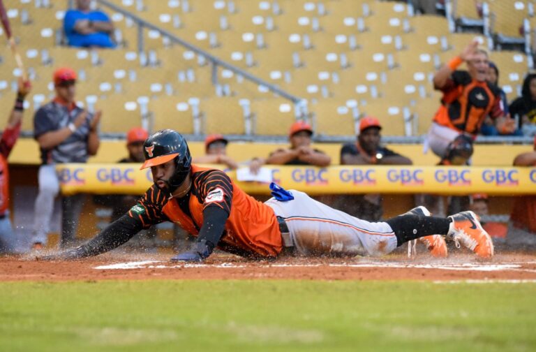 De la Cruz y Celestino hacen historia; Toros cierran temporada con victoria