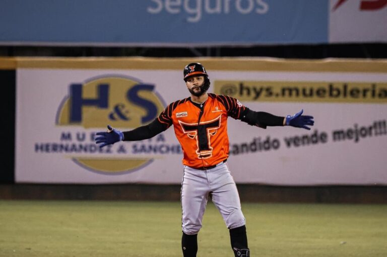 Celestino y Castillo conducen triunfo de los Toros del Este 10-3 sobre los Gigantes