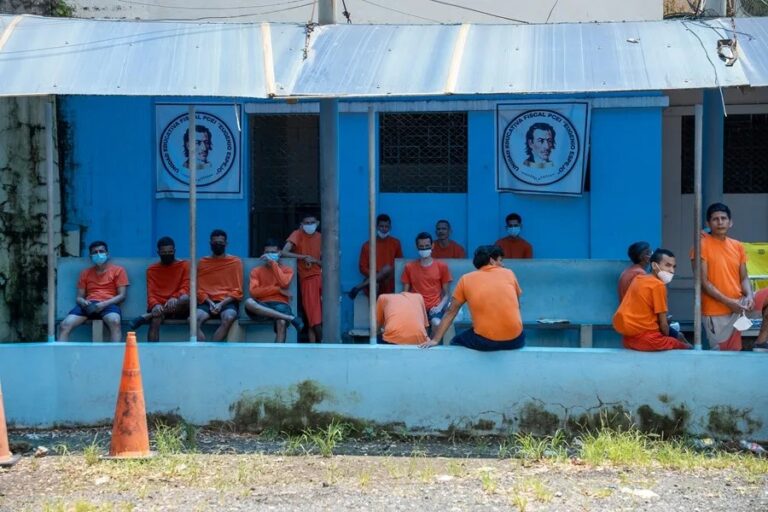Otros cinco presos mueren en la mayor cárcel de Ecuador, presuntamente por tuberculosis