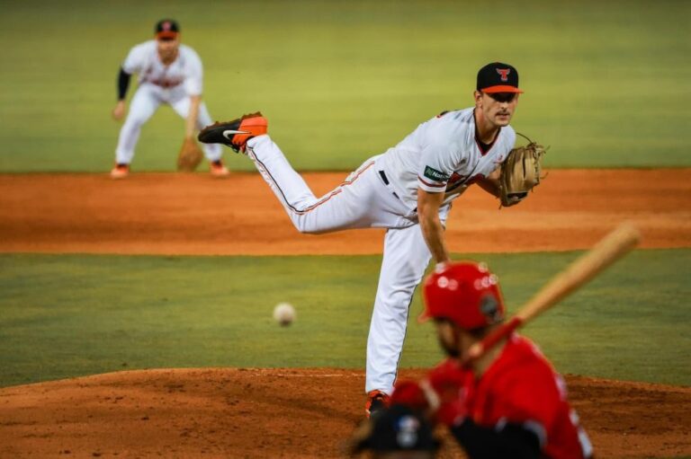 Courtney y el relevo taurino sostienen a los Toros ante los Leones