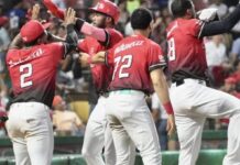 González y De la Cruz encabezan triunfo y acercan a los Leones a la final