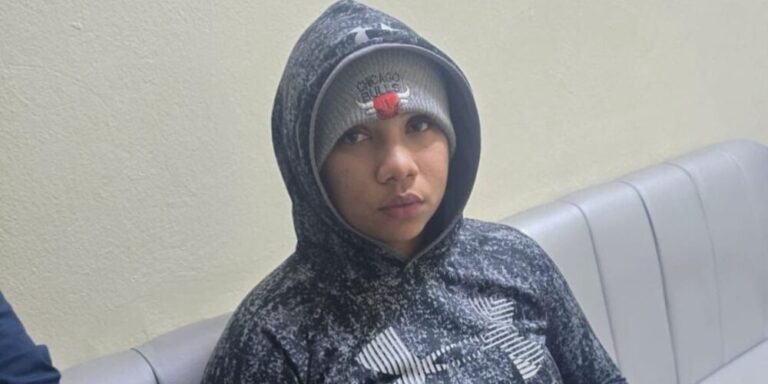 Se entrega joven acusada de matar a tiros a su hermana de 13 años en San Francisco