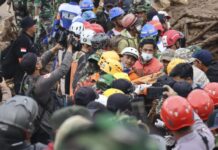 Indonesia confirma 49 muertos y busca a 15 personas una semana después de un deslizamiento