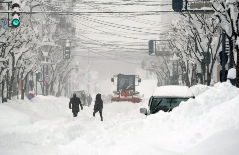 Al menos 46 fallecidos y más de medio millar de heridos por las fuertes nevadas en Japón