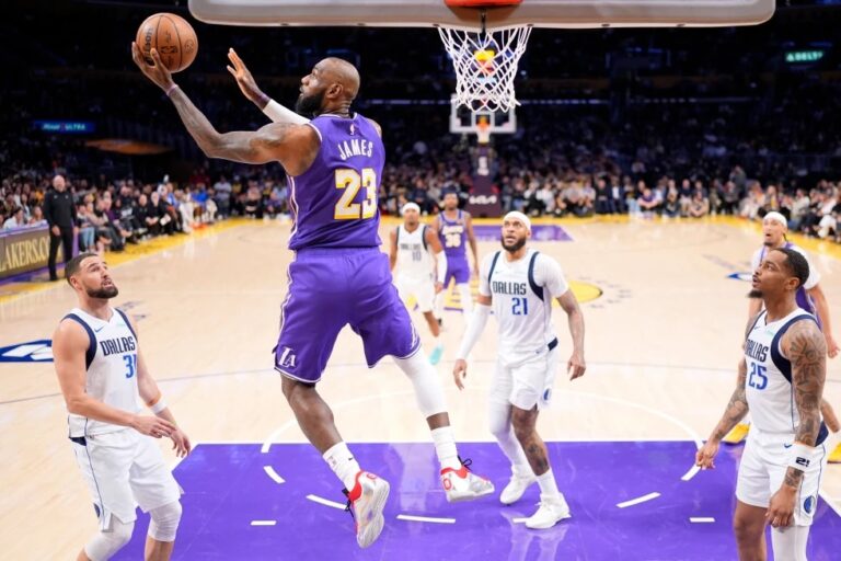 LeBron James se convierte en el jugador de mayor edad en hacer un triple-doble